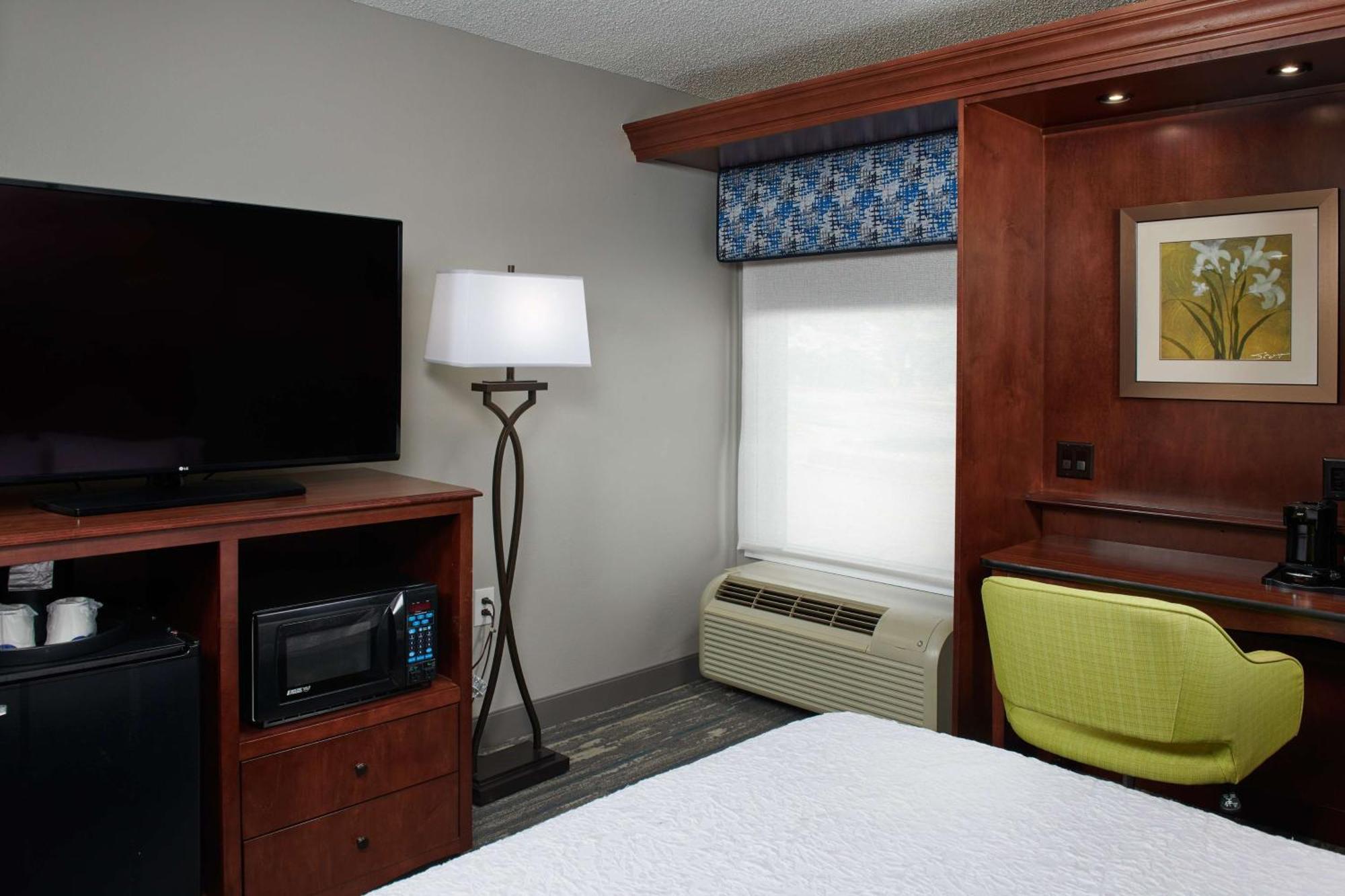 Hampton Inn Atlanta-Cumberland Mall/Cobb Galleria Area Смирна Екстер'єр фото